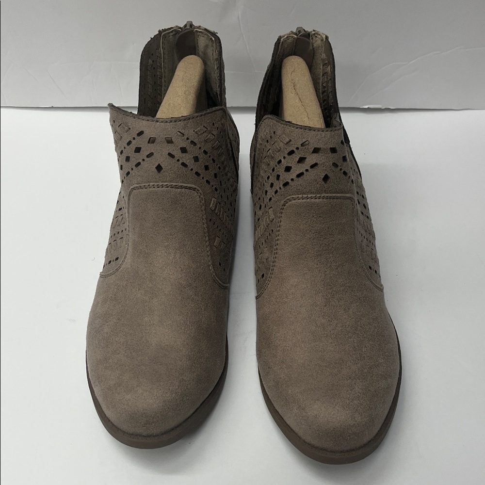 Carlos Santana Bentley Women's Taupe Ankle Booties